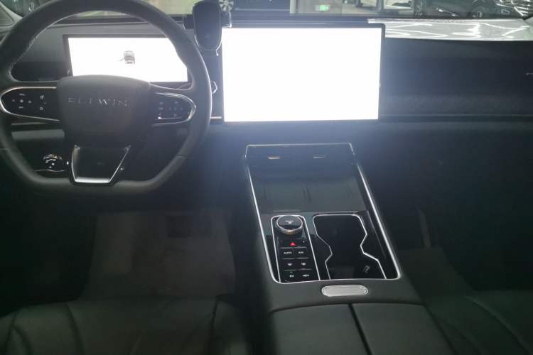 Used Chery Fengyun T9 2025 120 Long-Range Luxury Version 7 Seats Lithium Iron Phosphate Center Console