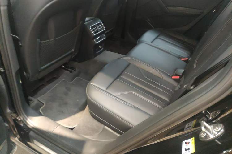 Used Audi Q5L 2025 quattro 45th Anniversary Edition 45 TFSI Luxury Dynamic Model Left Rear Seat