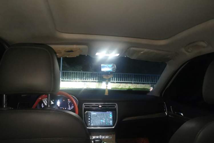 Used Roewe RX8 2019 30T Smart Connectivity Two-Wheel Drive Supreme Flagship Edition
