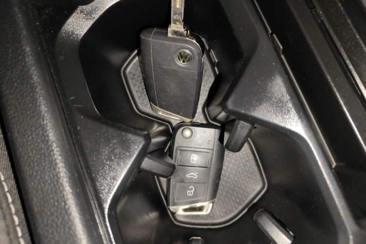 Used Volkswagen Tiguan L 2020 330TSI Automatic Two-Wheel Drive R-Line Flagship Version China VI Standard Vehicle Key