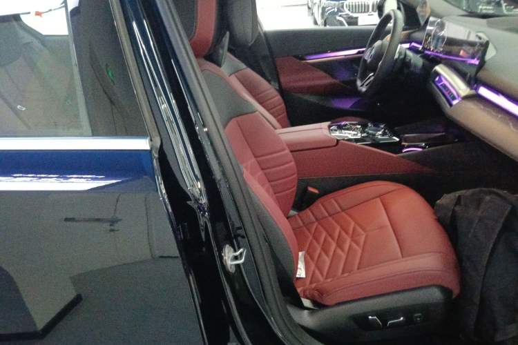 Used BMW 5 Series 2025 530Li Luxury Edition M Sport Package
