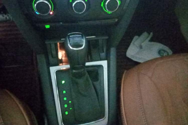 Used Skoda Octavia 2015 Classic Model 1.6L Automatic Yijie Version Gear Lever