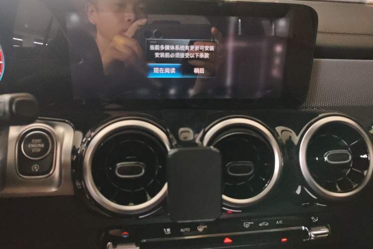 Used Mercedes-Benz GLB 2022 Second Facelift GLB 200 Fashion Edition Audio And AC Panel