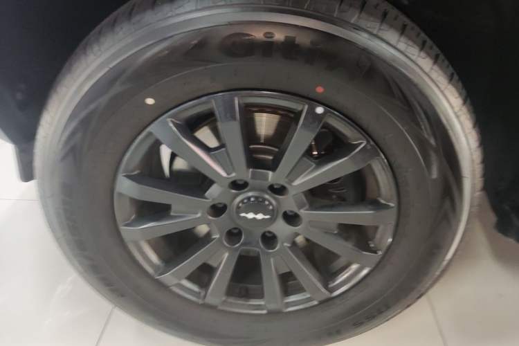 Used Formula Leopard 5 2023 Explore Edition Left Front Wheel Hub