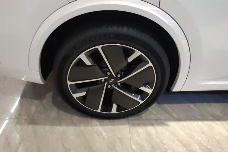 Used Li Auto L8 2025 Ultra Smart Refreshed Edition
