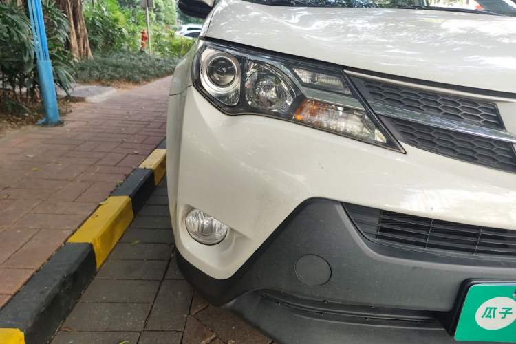 Used Toyota RAV4 2015 2.0L CVT Two-Wheel Drive Fashion Edition