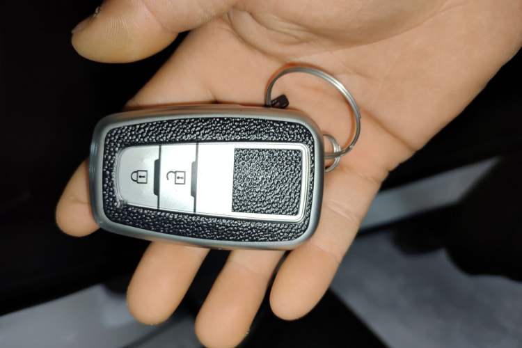 Used Toyota RAV4 2022 2.0L CVT Two-Wheel Drive Fashion Plus Edition Vehicle Key