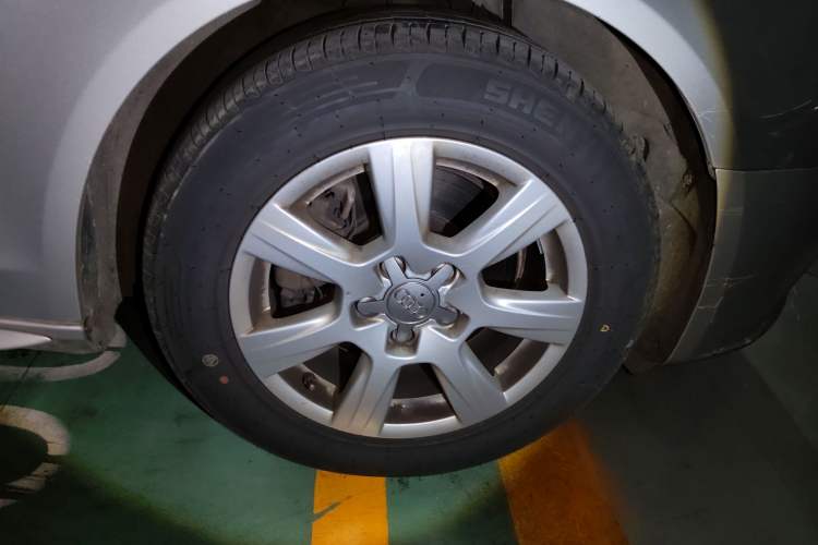 Used Audi A4L 2012 2.0 TFSI automatic Comfort trim level