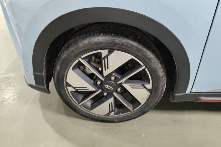 Used Chery New Energy Boundless Pro 2022 301km "Divine Beast" Version with Lithium Iron Phosphate Left Front Wheel Hub