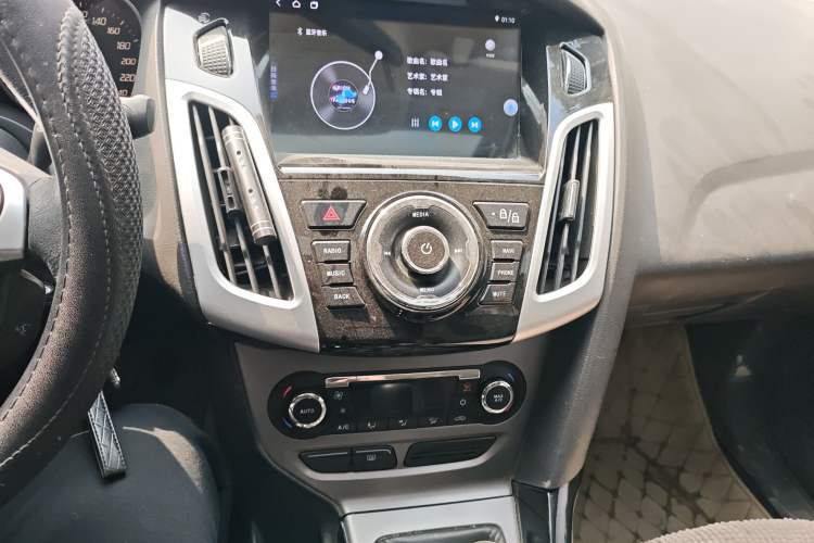 Used Ford Focus 2012 Sedan 1.6L Manual Fashion Edition
