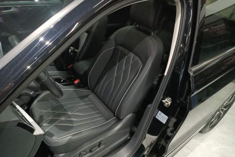 Used Volkswagen Tiguan L 2024 330TSI Automatic Two-Wheel Drive R-Line Enhanced Edition Left Front Seat