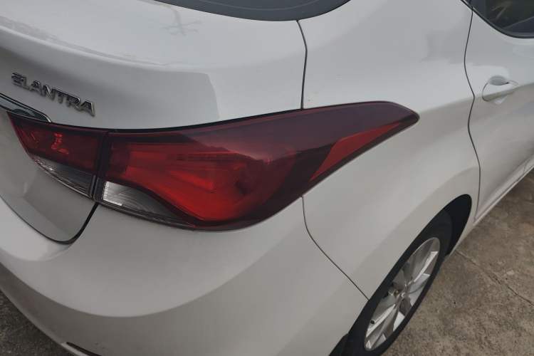 Used Hyundai Elantra (5th Generation / Langdong) 2016 1.6L Automatic Smart Version