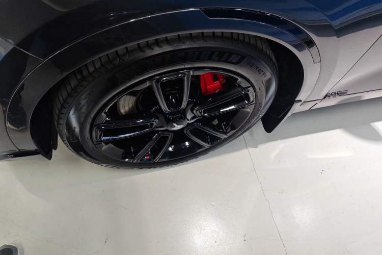 Used VOYAH FREE 2025 318 259 km All-Wheel-Drive Exploration Edition
