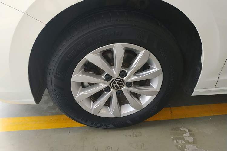 Used Volkswagen Bora 2023 200TSI DSG Comfort Edition Left Front Wheel Hub