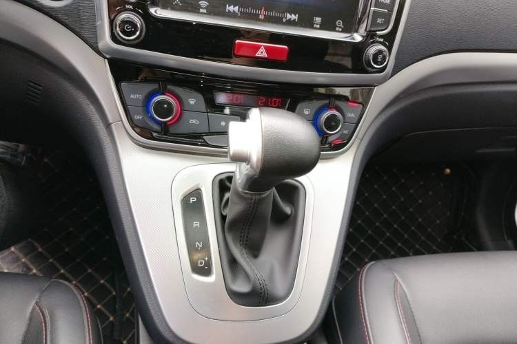 Used Haval M6 2019 1.5T DCT Two-Wheel Drive Value Edition China VI Standard Gear Lever