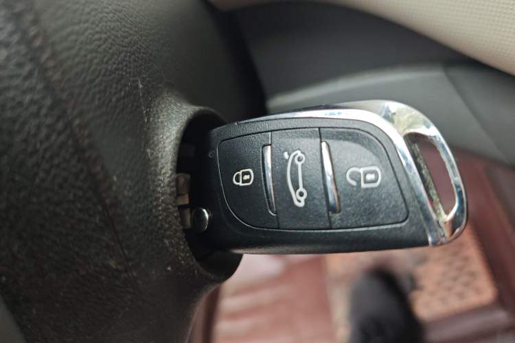 Used Chevrolet Sail 2015 Sail 3 1.5L AMT Happiness Sunroof Edition
