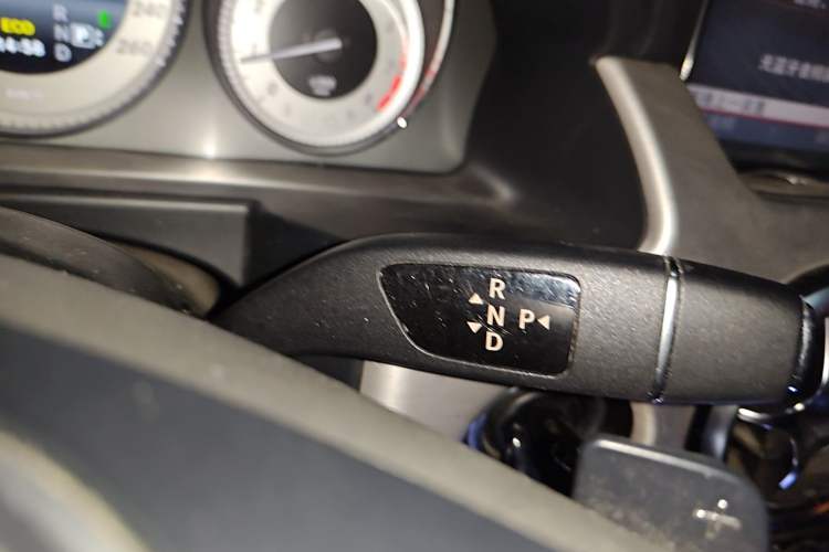 Used Mercedes-Benz GLK-Class 2014 GLK 260 4MATIC Dynamic Model Gear Lever