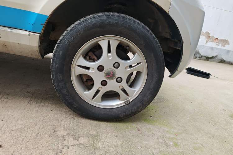 Used Wuling Rongguang 2011 1.2L Standard Version Right Front Wheel Hub