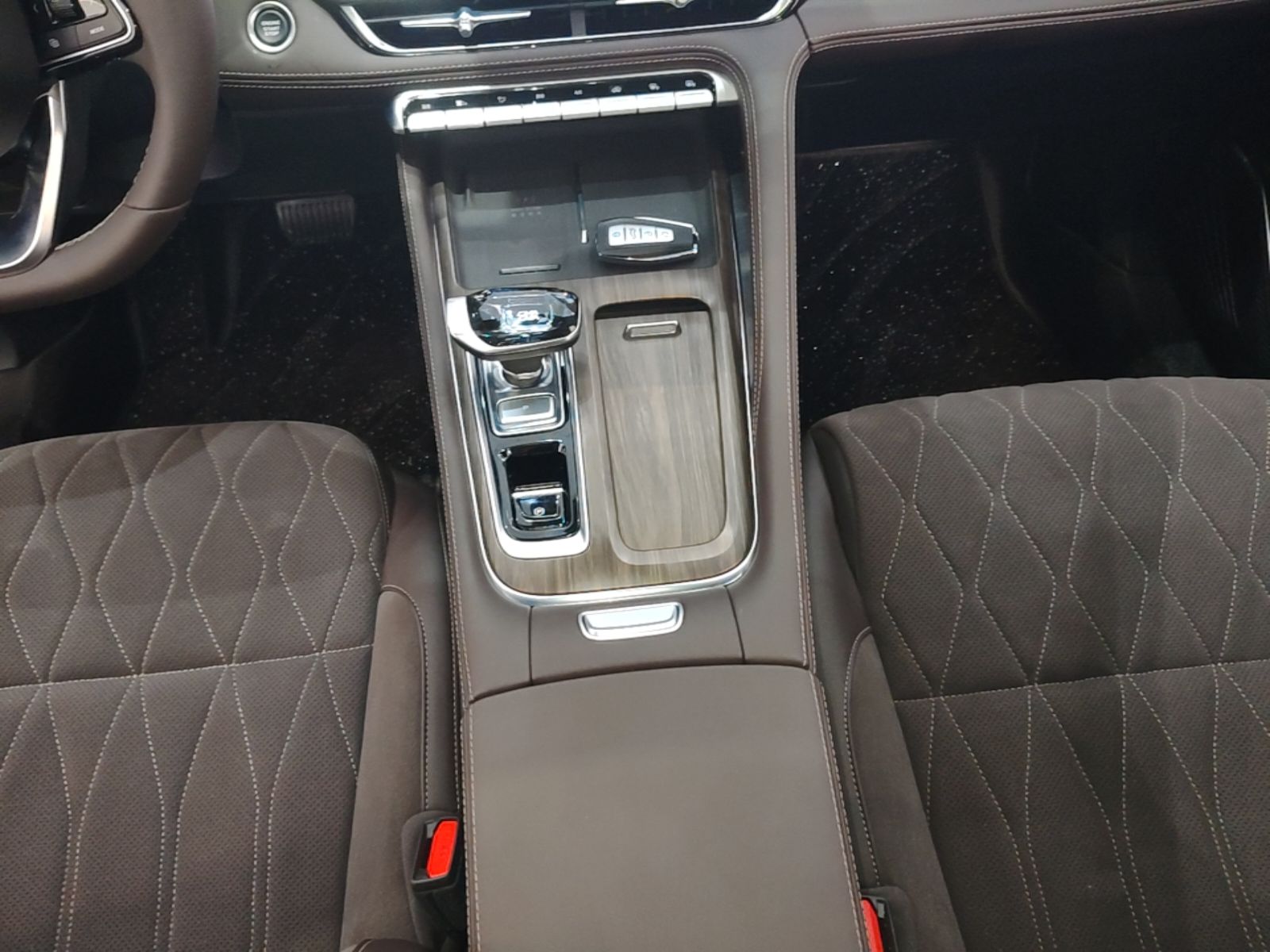 Geely Auto Monjaro L 2026 Model Oriental Yao 2.0TD Automatic Lanxing Edition — снимка 16