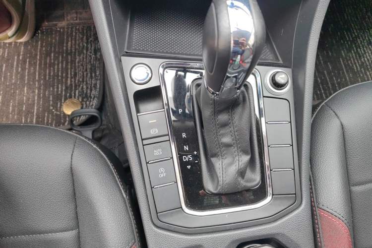 Used Volkswagen Bora 2021 1.5L Automatic Elite Smart Connect Edition Gear Lever