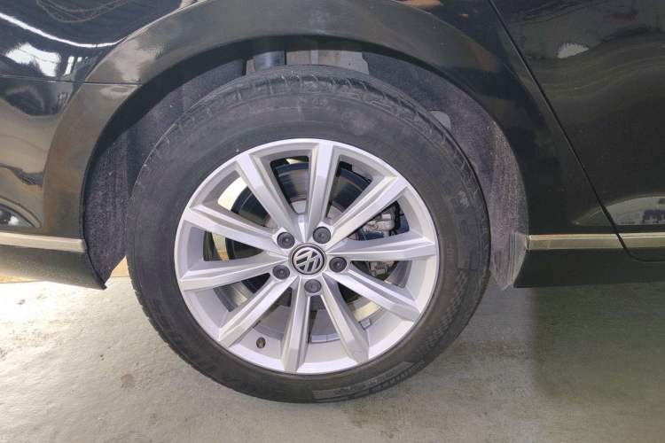 Used Volkswagen Magotan 2017 330TSI DSG Leading Model Exterior 5