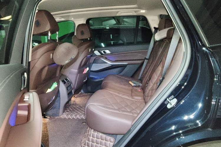 Used BMW X5 2023 xDrive 30Li Luxury M Sport Package
