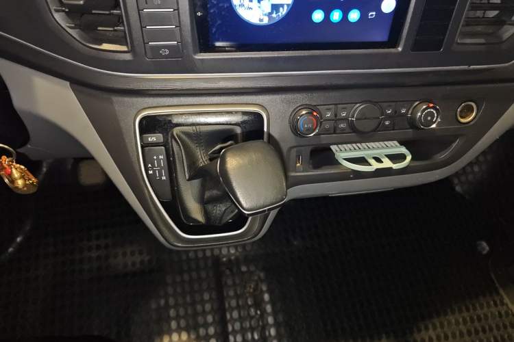 Used SAIC MAXUS Xintu V80  Gear Lever