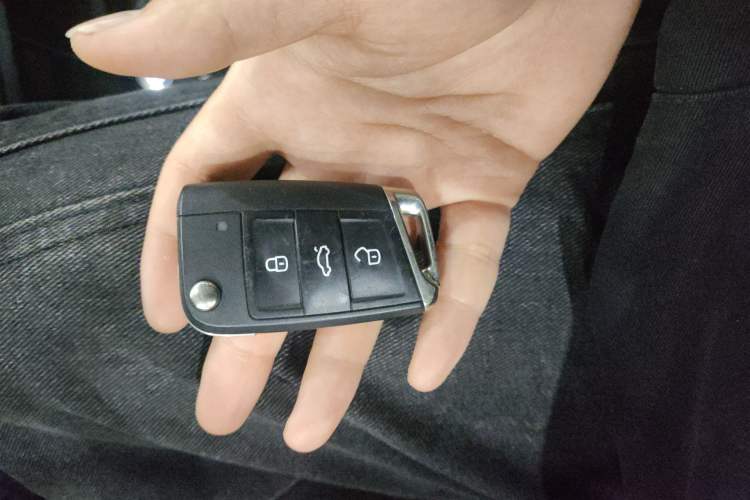 Used Volkswagen Tiguan L 2020 330TSI Automatic Two-Wheel Drive Smart Luxury Edition China VI Standard Vehicle Key