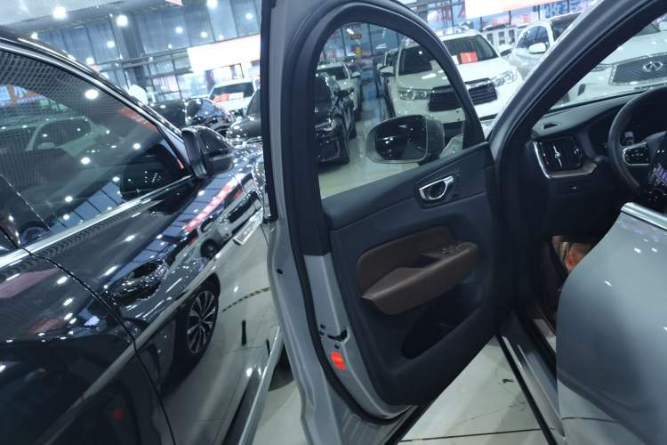 Used Volvo XC60 2023 B5 4x4 Smart Luxury Edition