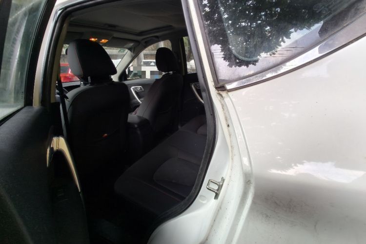 Used Bestune X80 2013 2.0L automatic comfort version
