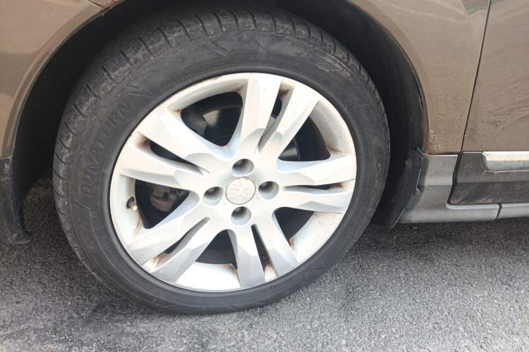 Used Peugeot 3008 2015 1.6THP Automatic Classic Edition Right Front Wheel Hub