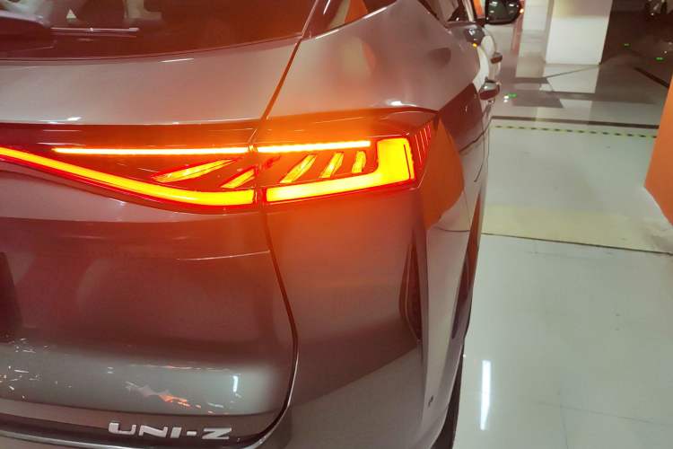 Used Changan UNI-Z New Energy 2024 Blue Whale Smart Electric iDD 125km Excellence Model