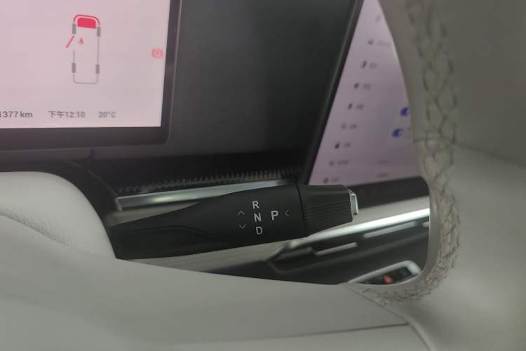 Used VOYAH Dream 2025 PHEV Four-Wheel-Drive Flagship Kunpeng Edition
