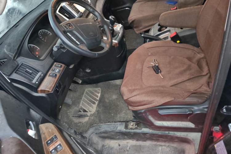 Used FORTHING Lingzhi PLUS 2021 Travel Edition 2.0L Manual Luxury 7-Seater
