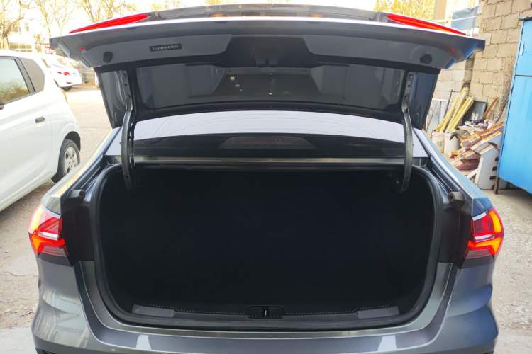 Used Roewe i5 2021 1.5L CVT Platinum Edition
