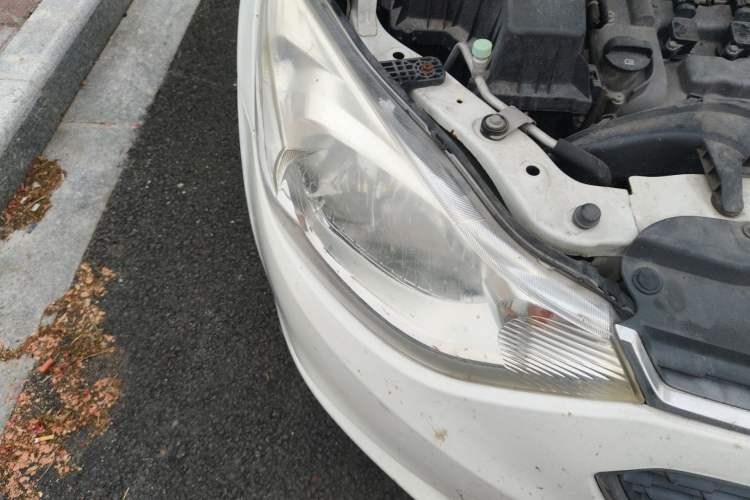 Used Chevrolet Sail 2015 Sail 3 1.3L AMT Ideal Edition Right Front Headlight