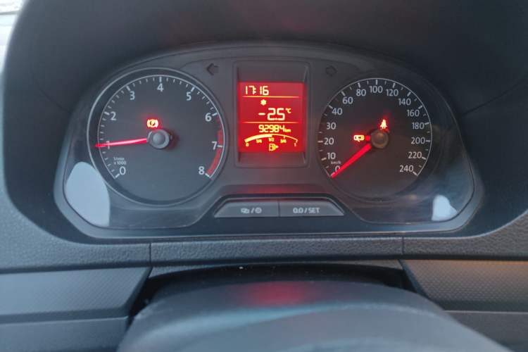 Used Volkswagen Jetta 2015 Zhuihui Edition 1.4L Manual Fashion Model