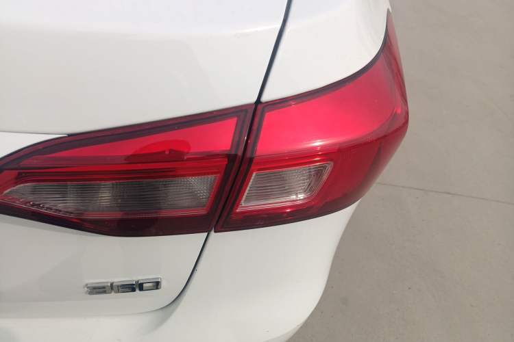 Used Roewe 360 2017 1.5L Automatic Luxury Edition Right Rear Taillight