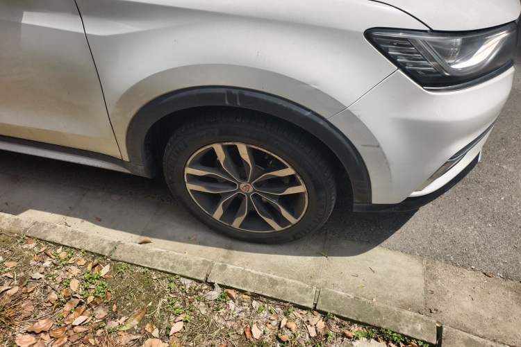 Used Roewe RX5 2016 30T Two-Wheel Drive Automatic Internet Smart Edition
