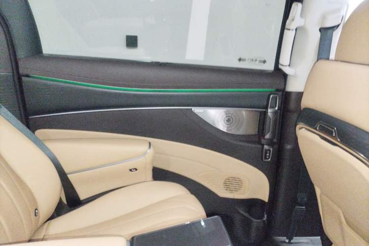 Used Denza D9 2024 DM-i 980 Four-Wheel Drive Prestige Model
