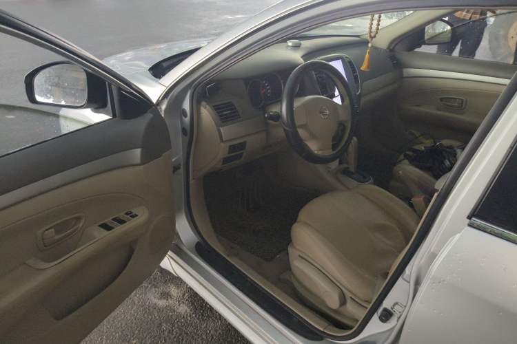 Used Nissan Sylphy 2012 Classic 1.6XE Automatic Comfort Edition Driver Seat