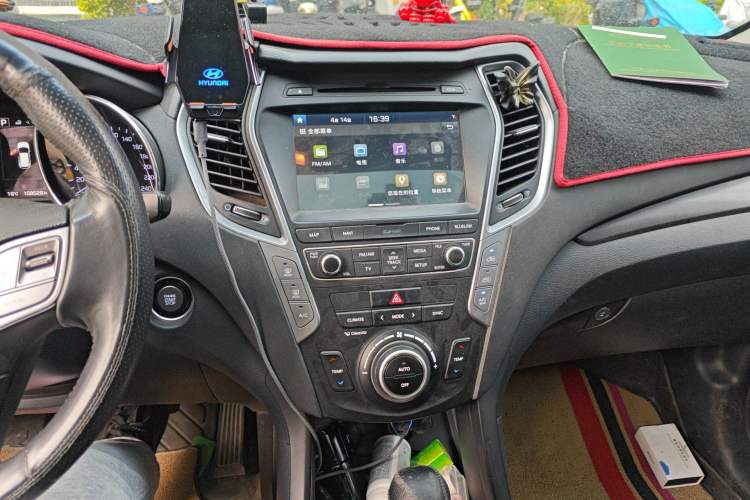 Used Hyundai Santa Fe 2017 2.0T Automatic All-Wheel Drive Smart 7-Seater Audio And AC Panel