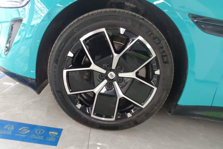 Used Xiaomi Auto SU7 2024 Rear-Drive Long-Range Intelligent Driving Version Exterior 4