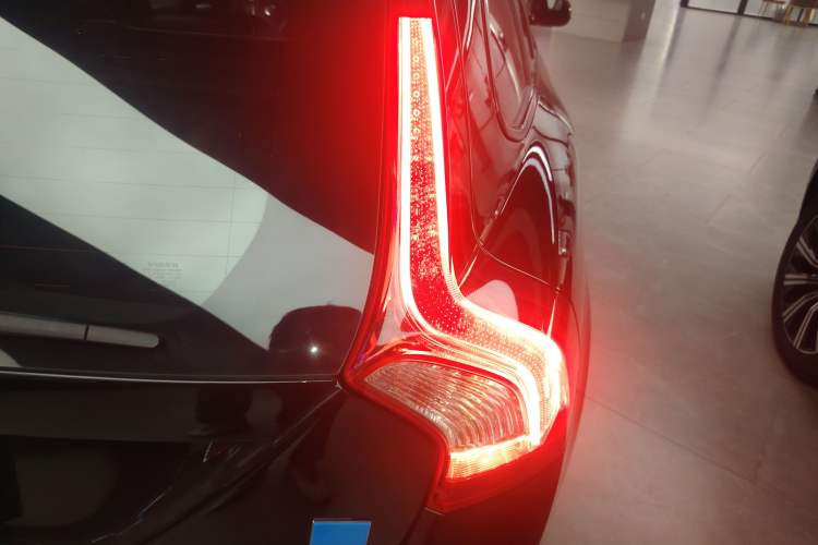 Used Volvo V60 2017 2.0T Polestar
