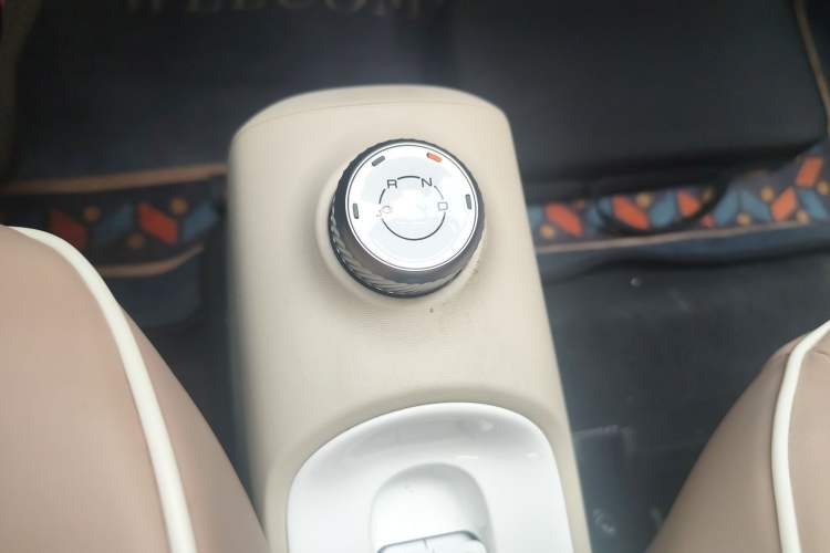 Used Wuling Hongguang MINIEV 2024 3rd Generation 215km Youth Edition Gear Lever
