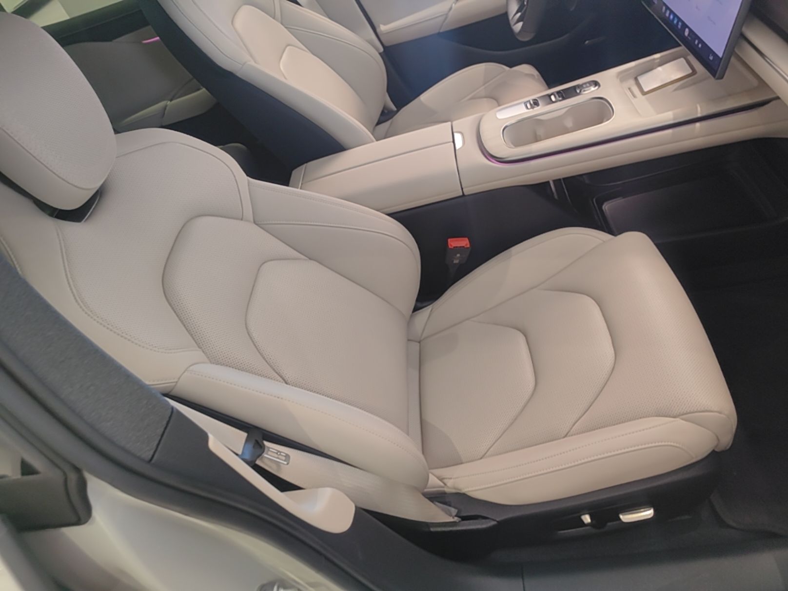 Xiaomi Auto SU7 2024 Rear-Drive Standard Founder Edition — снимка 19