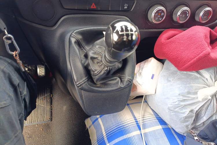 Used JMC Fushun 2023 2.0T Automatic Long-Wheelbase High-Roof Commercial Van—2/3 Seats