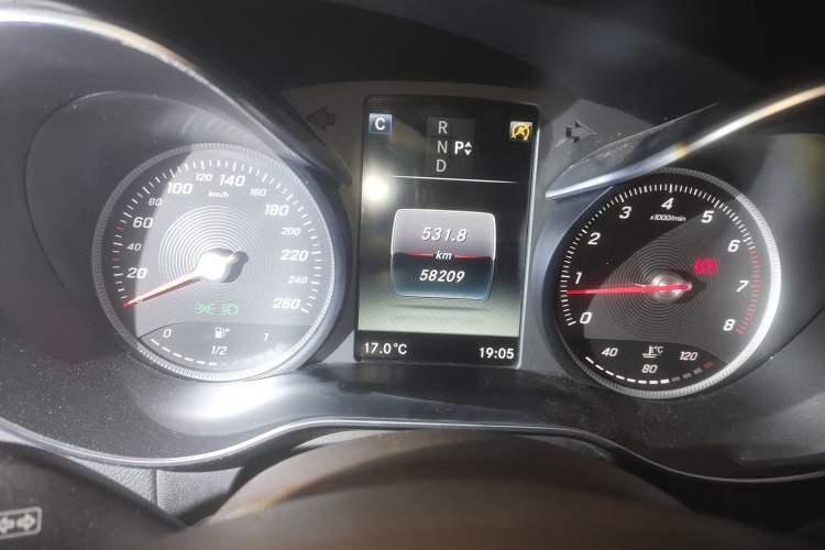 Used Mercedes-Benz GLC 2017 GLC 260 4MATIC Dynamic Edition Odometer Close Up