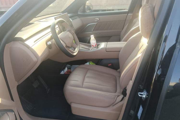 Used ONVO Luxeed L90 2025 Model—Max Six-Seater Version Left Front Seat