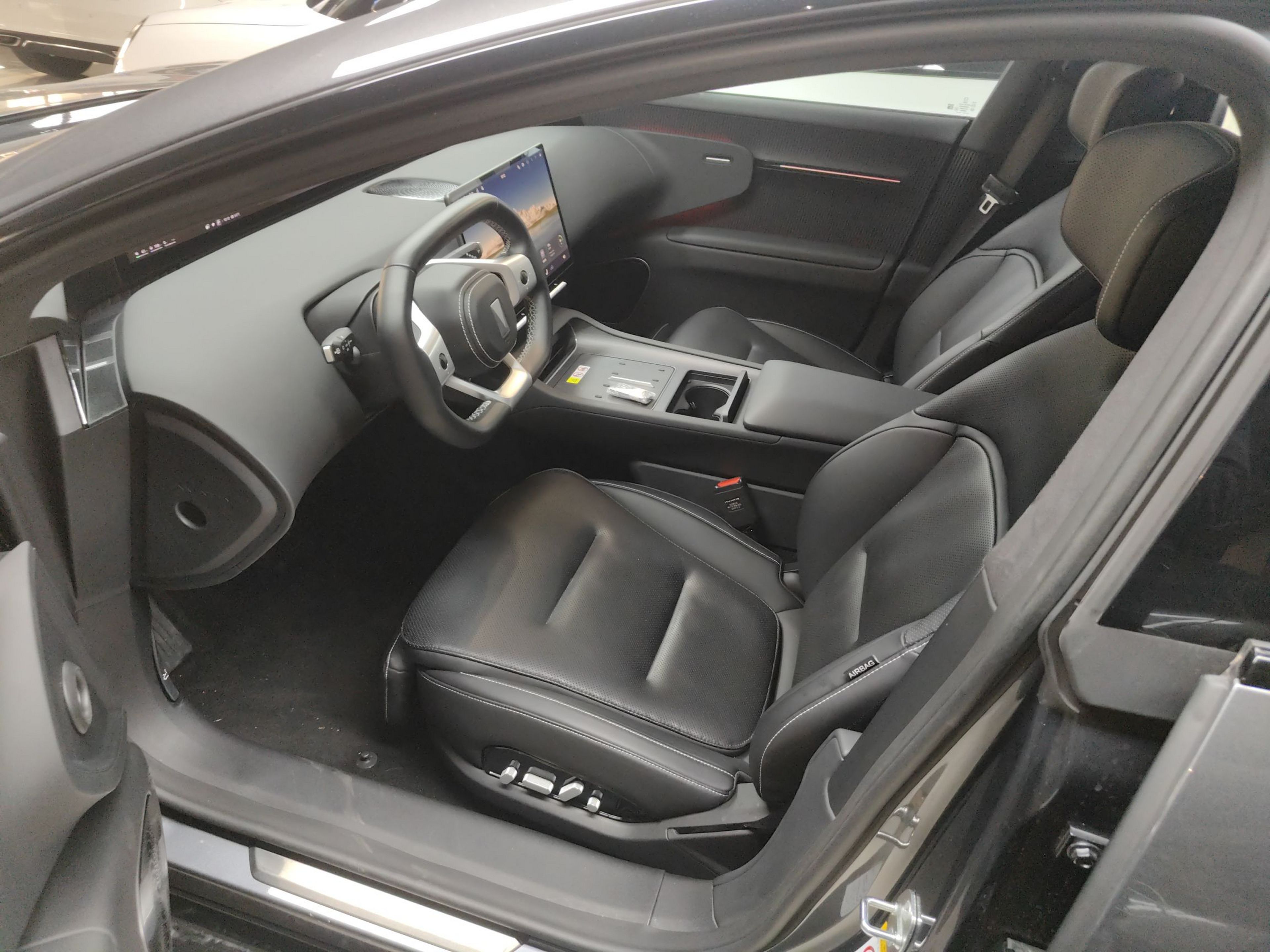 Переднее сиденье в автомобиле